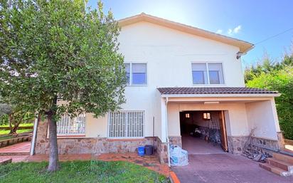 Vista exterior de Casa o xalet en venda en Castellar del Vallès amb Calefacció, Jardí privat i Terrassa