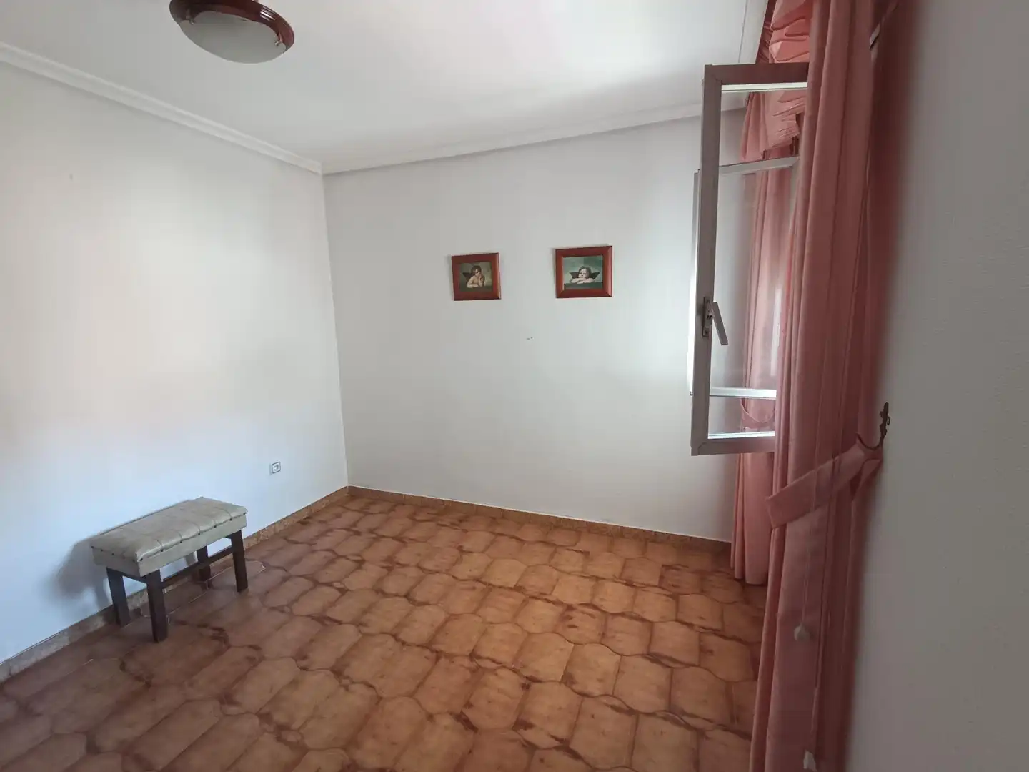 Dormitori de Pis en venda en Córdoba amb Aire condicionat, Calefacció i Jardí privat