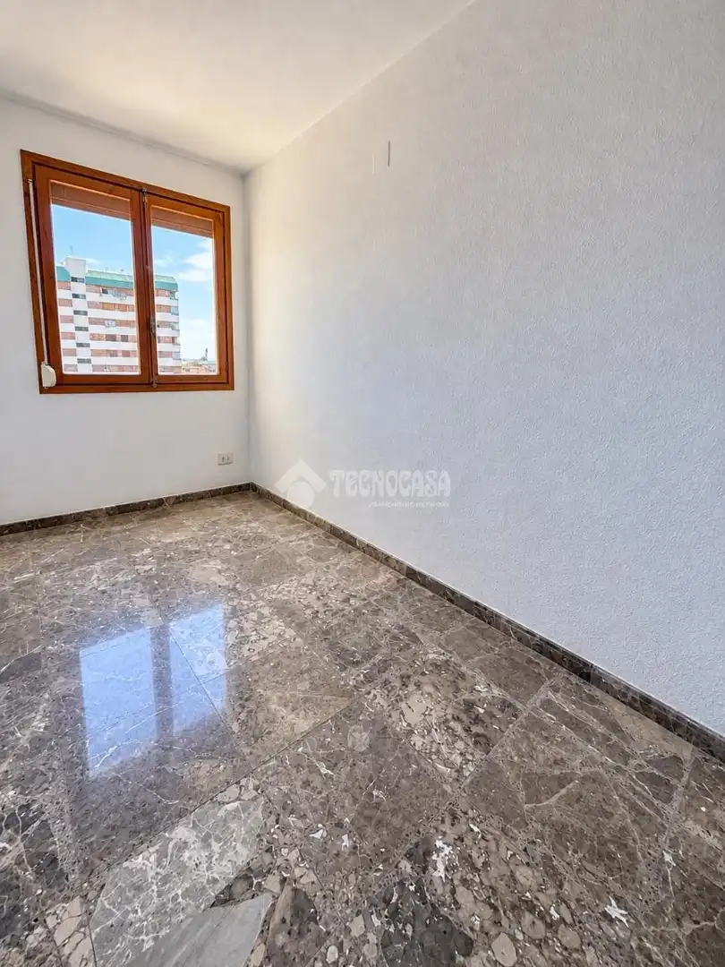 Habitación de Piso en venta en Alicante / Alacant con Terraza
