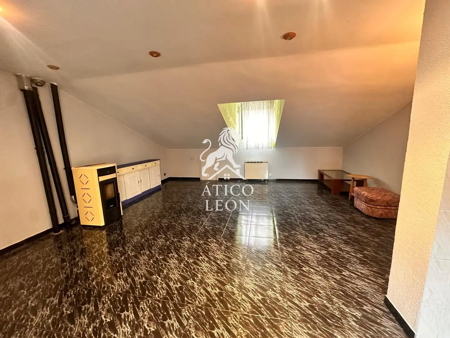 Sala de estar de Casa o chalet en venta en León Capital  con Calefacción, Terraza y Trastero