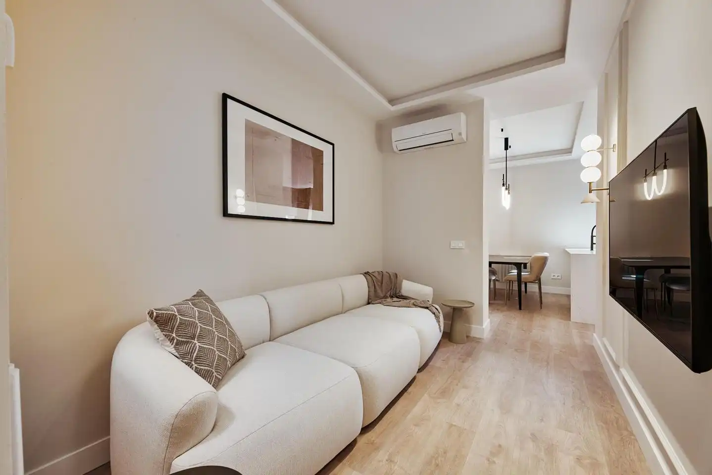 Sala d'estar de Pis en venda en Madrid amb Aire condicionat i Moblat