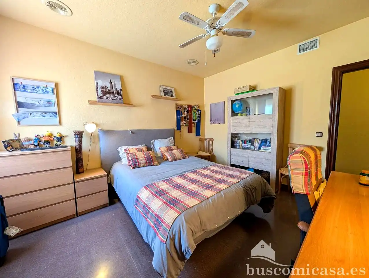 Habitación de Dúplex en venta en Linares con Aire acondicionado, Terraza y Trastero