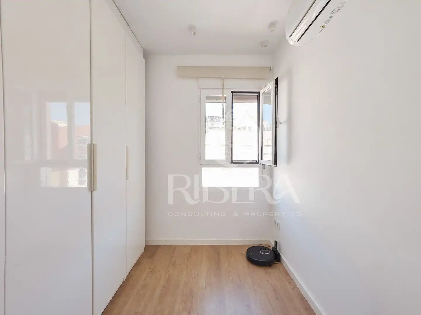 Schlafzimmer von Dachboden zum Verkauf in Valencia mit Klimaanlage, Terrasse und Abstellraum