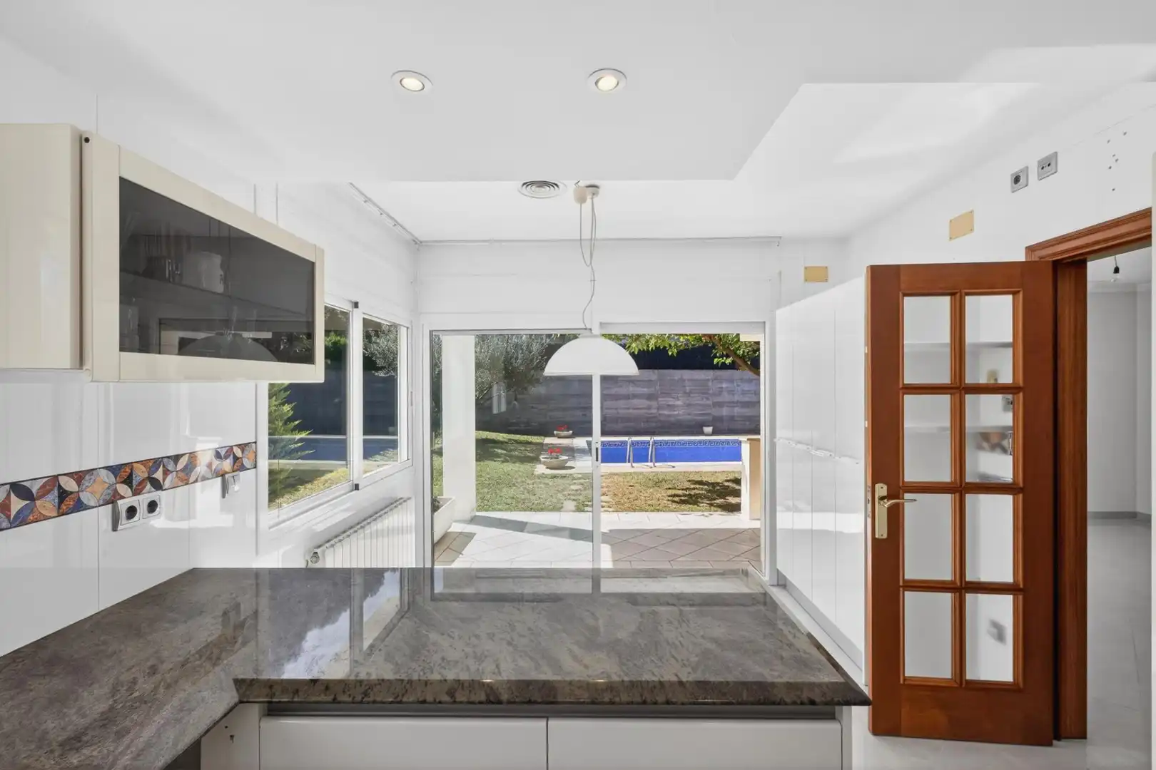 Cocina de Casa o chalet en venta en Aiguaviva con Aire acondicionado, Calefacción y Jardín privado