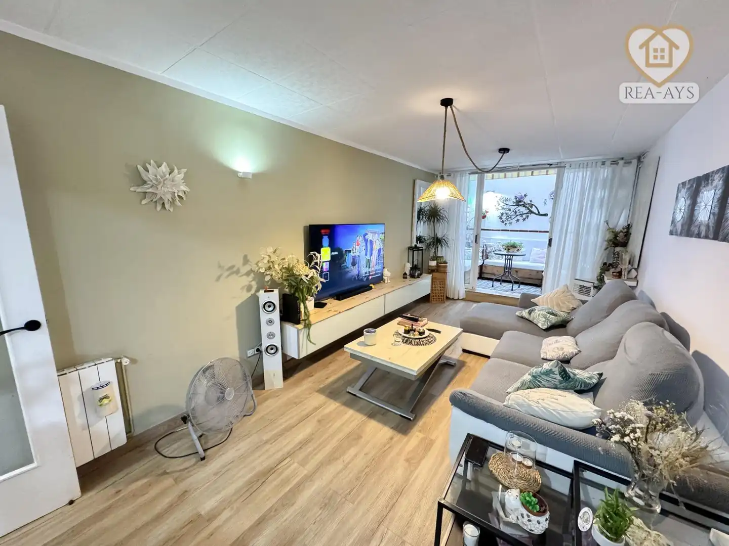 Sala d'estar de Pis en venda en Montcada i Reixac amb Calefacció, Parquet i Terrassa