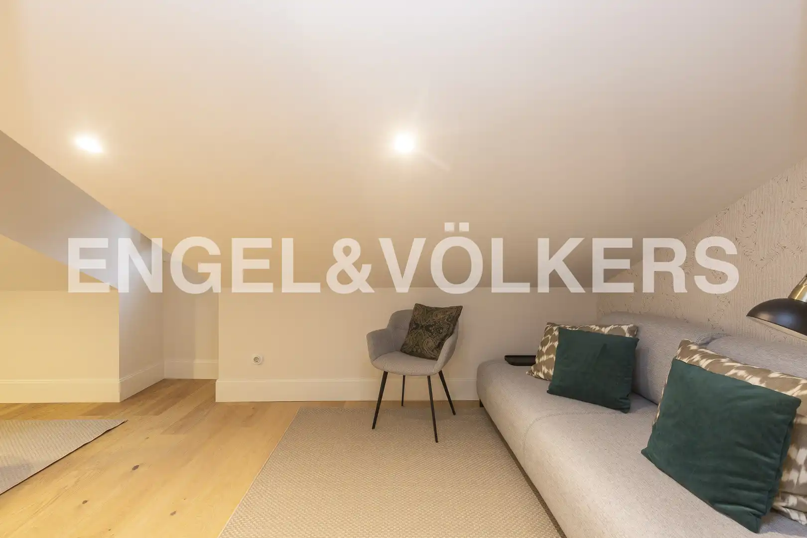 Wohnzimmer von Dachboden zum Verkauf in Madrid mit Klimaanlage, Heizung und Parkett