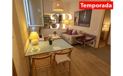 Sala d'estar de Casa o xalet de lloguer en  Barcelona Capital amb Parquet, Terrassa i Moblat