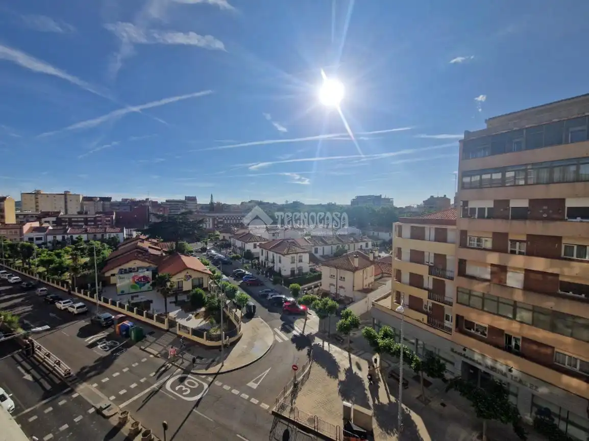 Vista exterior de Piso en venta en Palencia con Calefacción, Parquet y Terraza