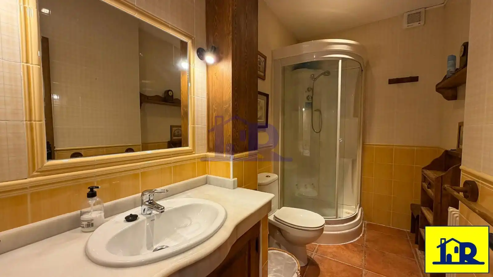 Bany de Casa o xalet en venda en Villalba de la Sierra amb Calefacció, Traster i Piscina