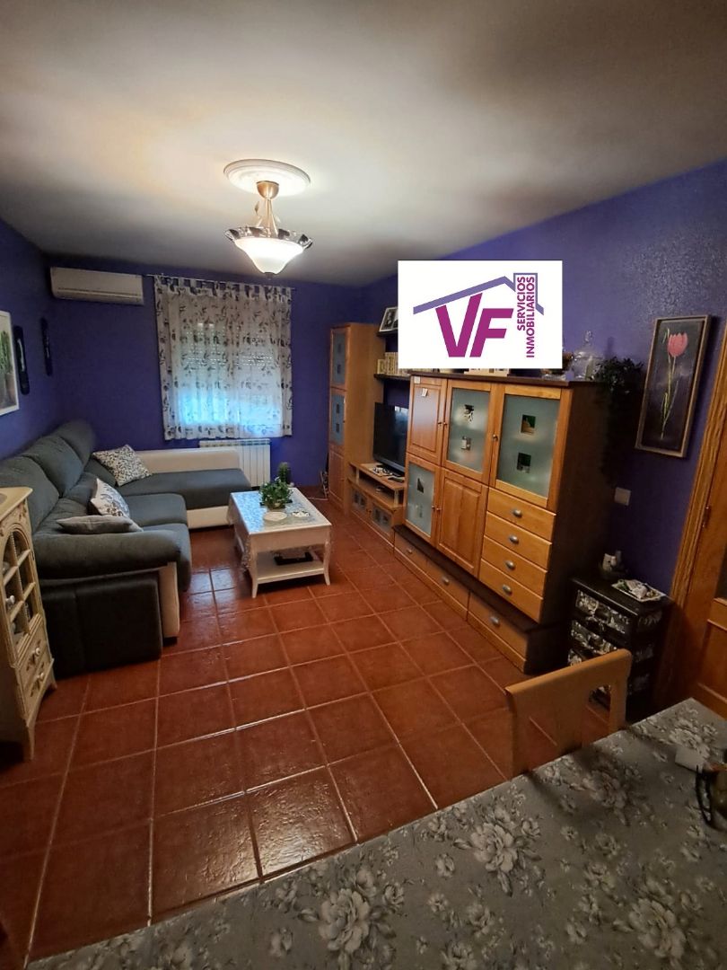 Living room of Single-family semi-detached for sale in San Román de los Montes  with Heating, Oven and Microwave