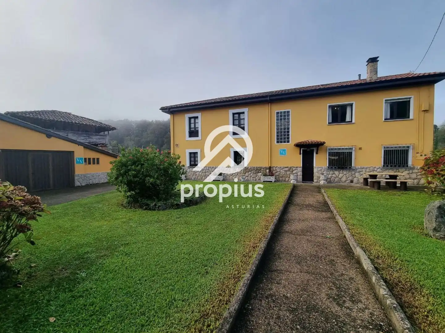 Vista exterior de Casa o chalet en venta en Parres con Calefacción, Jardín privado y Parquet