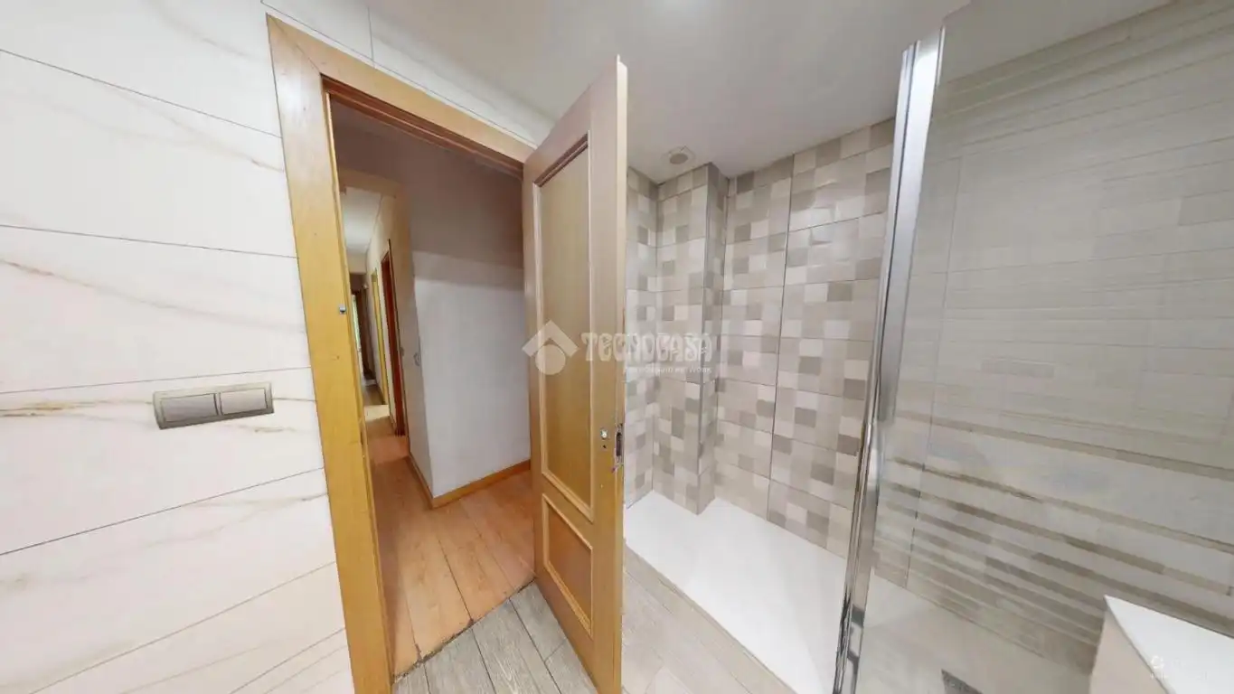 Baño de Piso en venta en Valencia con Balcón