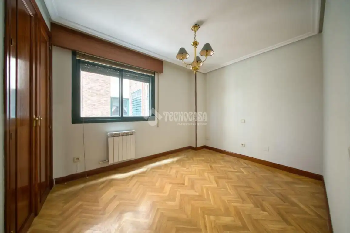 Bedroom of Flat for rent in Valladolid  with Heating and Community pool