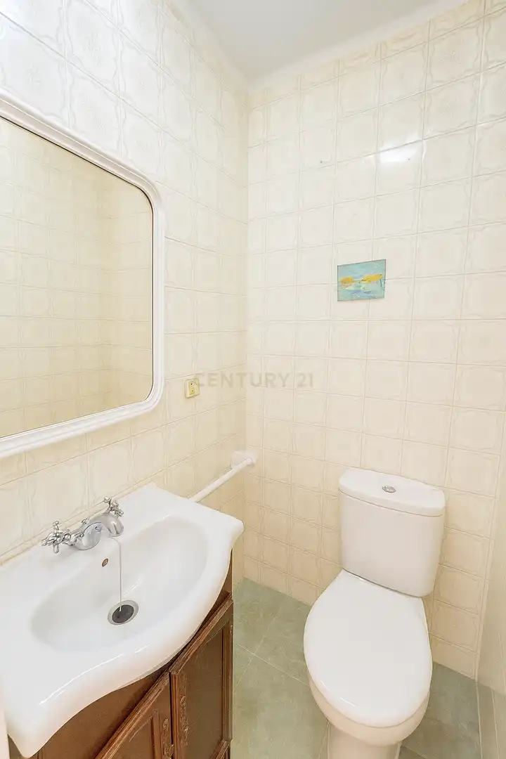 Bathroom of Flat for sale in Trujillo  with Air Conditioner, Oven and Washing machine