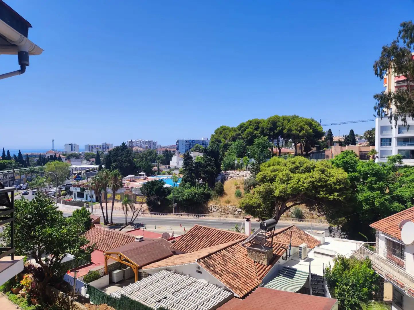 Vista exterior de Casa adosada de lloguer en Torremolinos amb Terrassa, Moblat i Rentadora