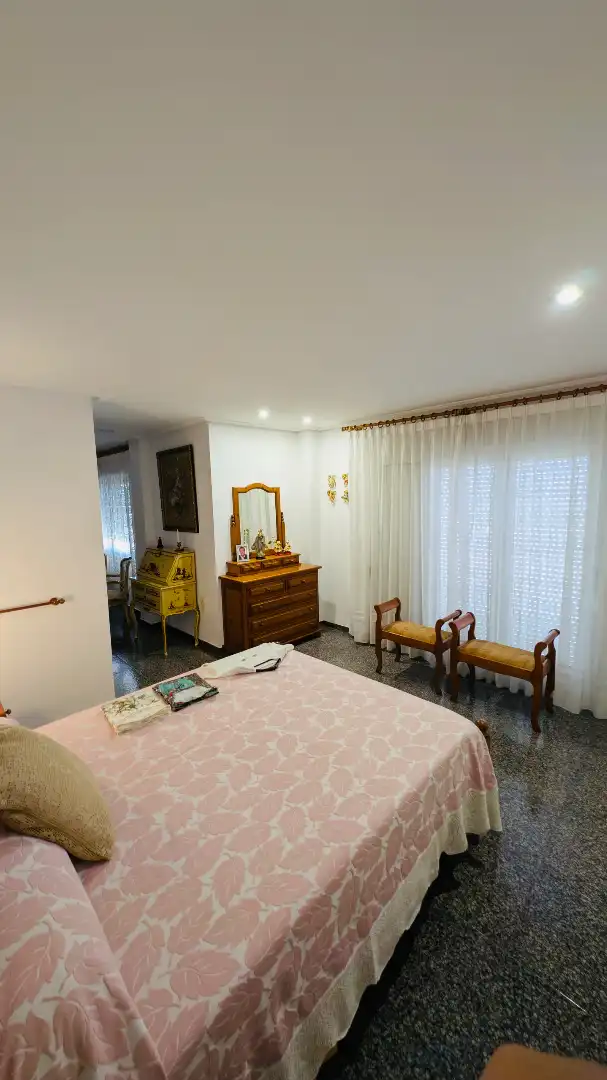 Dormitori de Casa o xalet en venda en Oliva amb Aire condicionat, Calefacció i Jardí privat