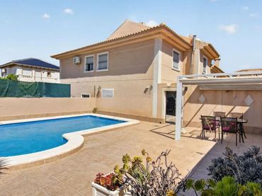 Xalet amb piscina en venda a GARCILASO DE LA VEGA