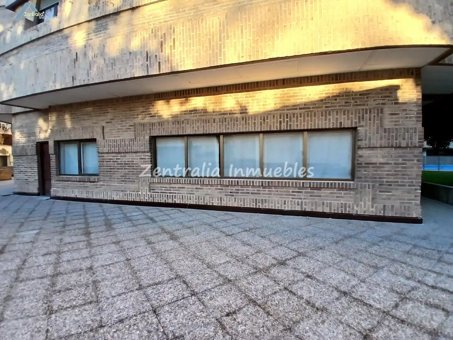 Vista exterior de Àtic en venda en Zaragoza amb Terrassa, Traster i Piscina comunitària