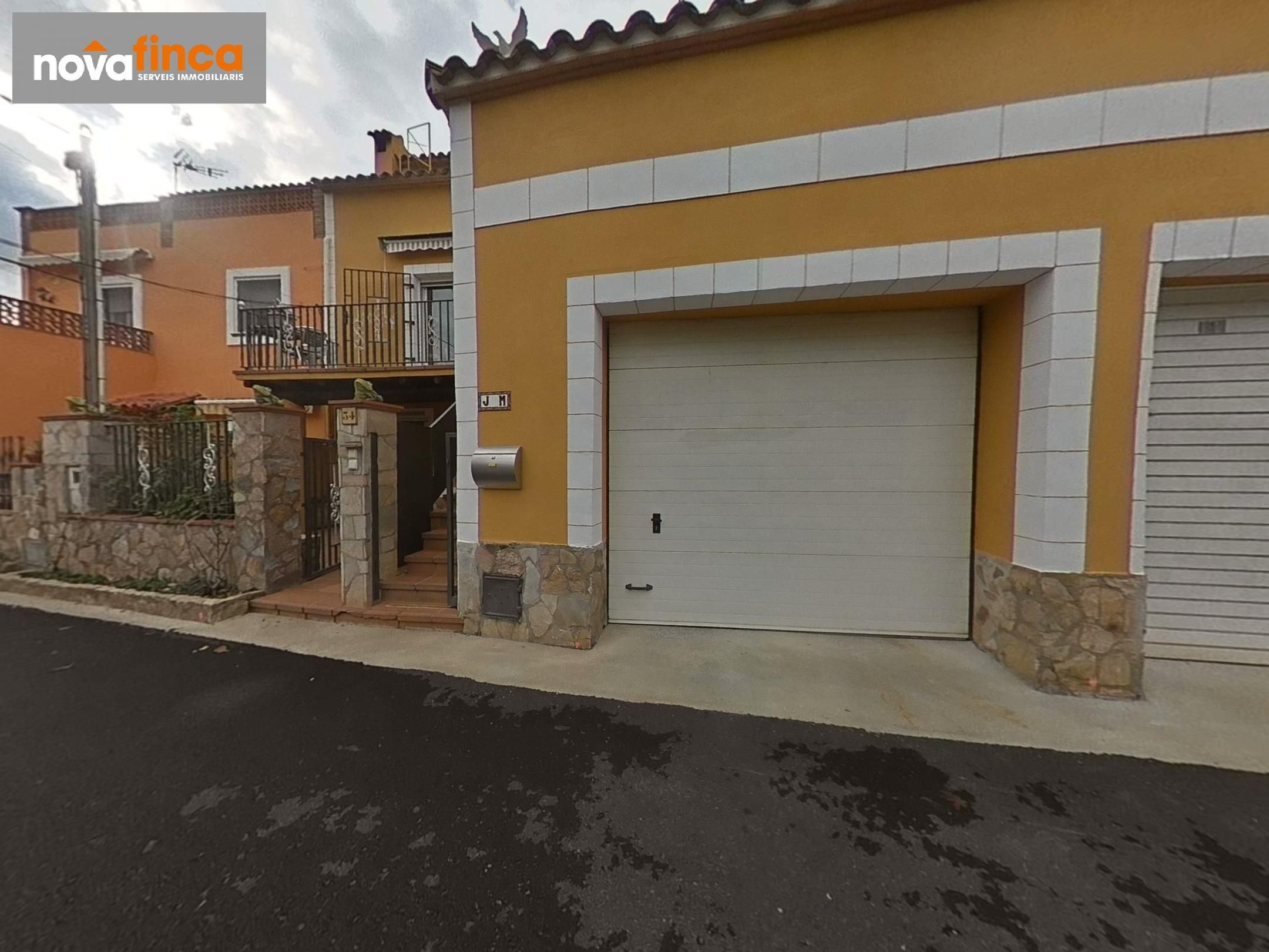 Vista exterior de Casa adosada en venda en Begur amb Calefacció i Terrassa