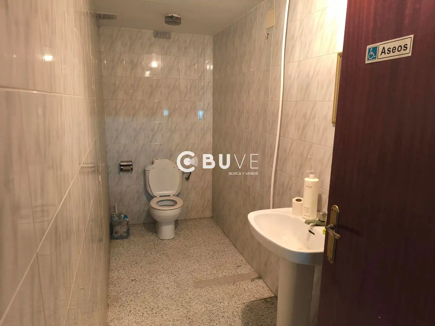 Baño de Local en venta en Rute con Amueblado y Internet