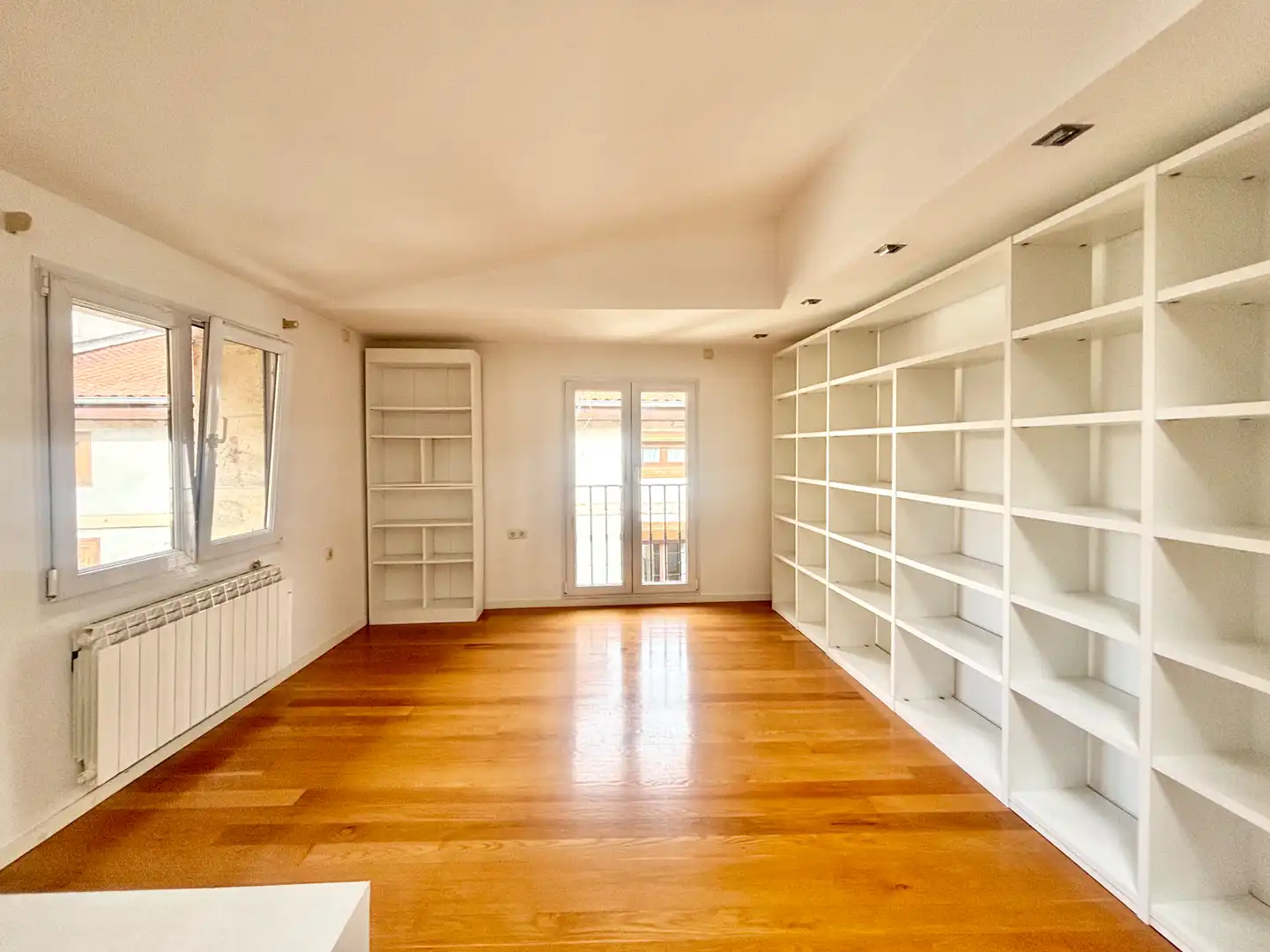 Schlafzimmer von Dachboden zum Verkauf in Ordizia mit Heizung, Ofen und Waschmaschine