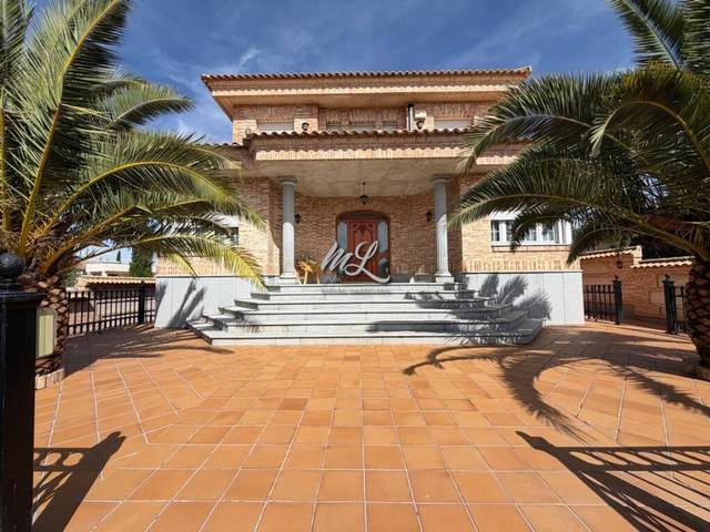 Casa-chalet en Venta en Calle Palomas en Nambroca