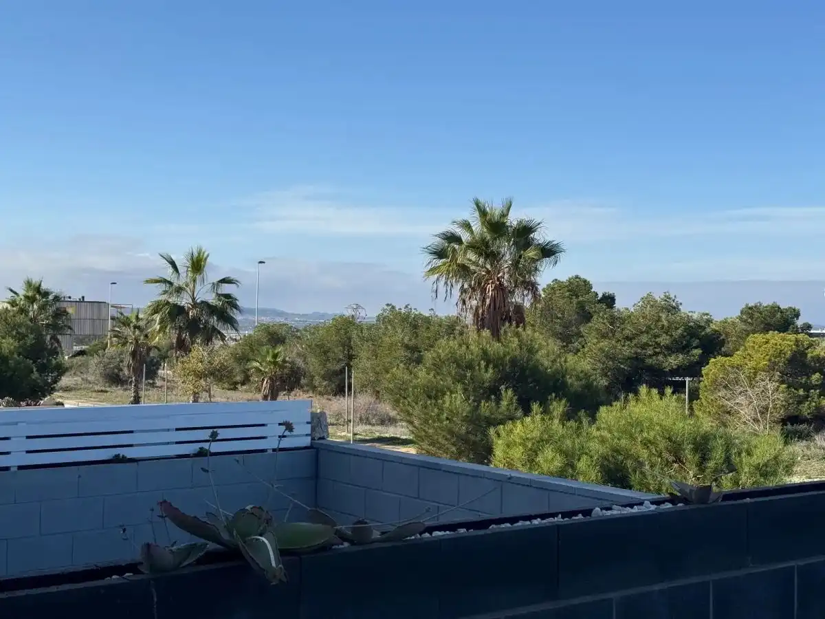 Terraza de Casa adosada en venta en Torrevieja con Aire acondicionado, Jardín privado y Amueblado