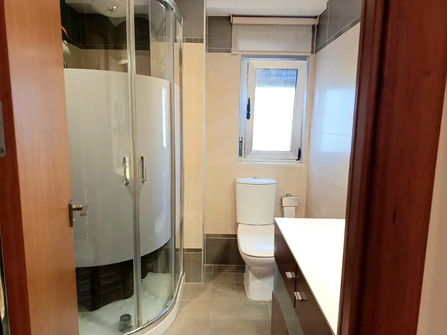 Badezimmer von Wohnungen zum Verkauf in Alicante / Alacant mit Klimaanlage, Heizung und Alarm