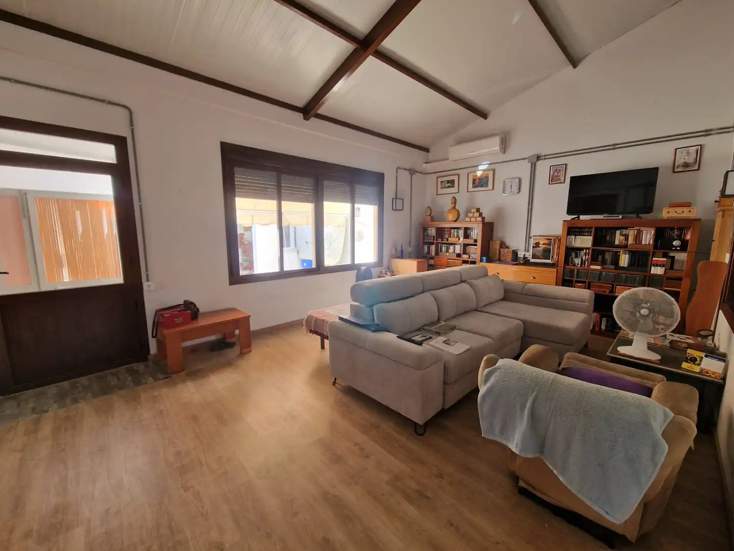 Sala de estar de Finca rústica en venta en Fernán-Núñez, Córdoba