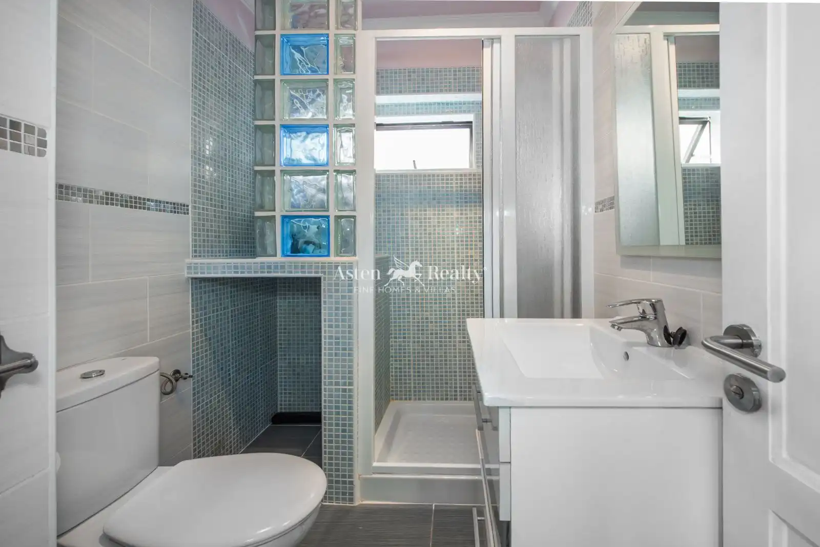 Casa a schiera con piscina in vendita a Europa, imagen 18