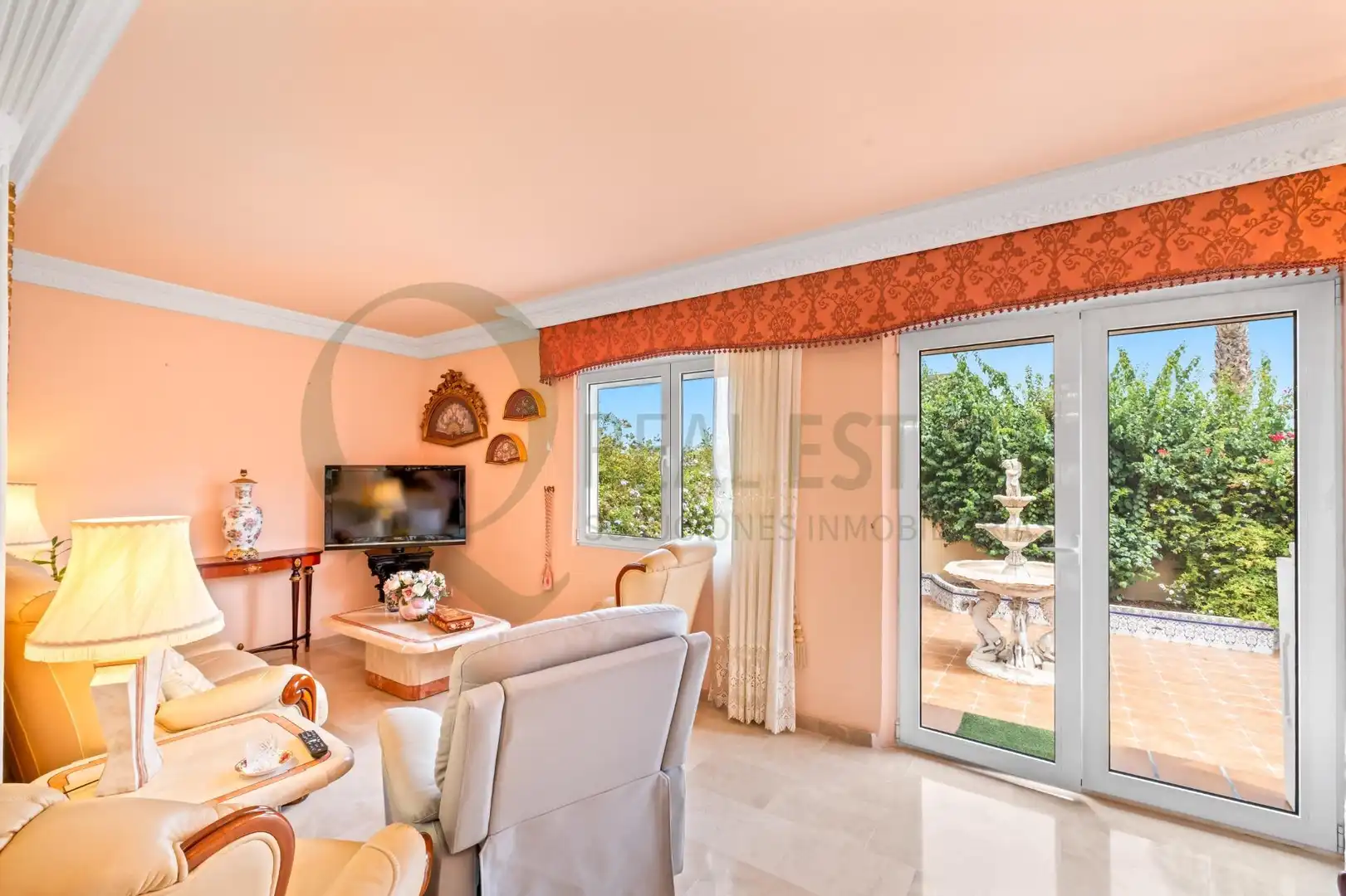 Vista exterior de Casa o xalet en venda en El Campello amb Aire condicionat, Calefacció i Jardí privat