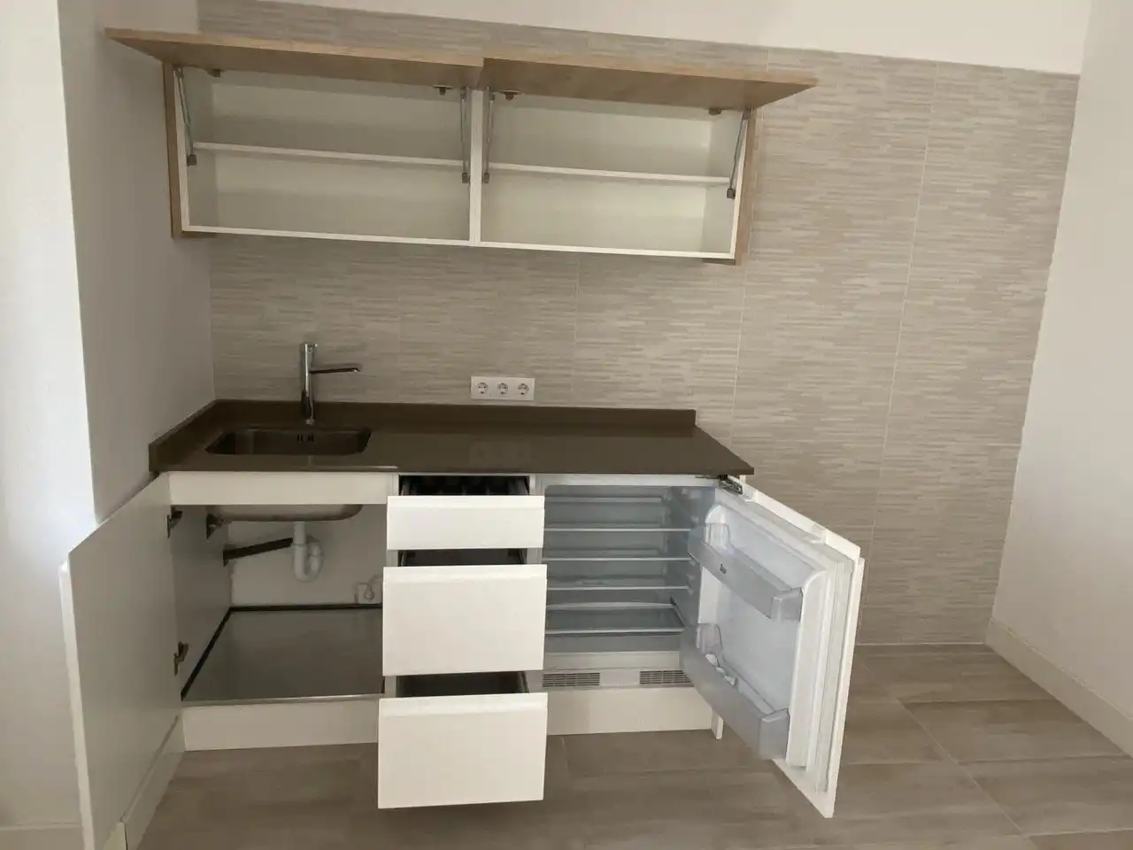 Kitchen of Office for rent in Alicante / Alacant