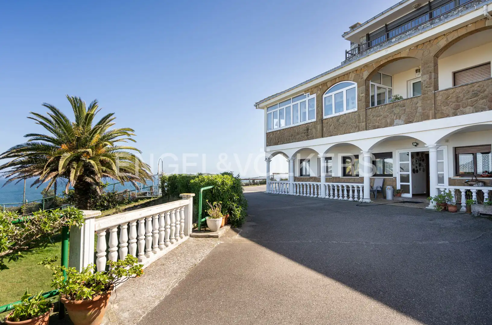 Vista exterior de Casa o chalet en venta en Gijón  con Calefacción, Trastero y Piscina