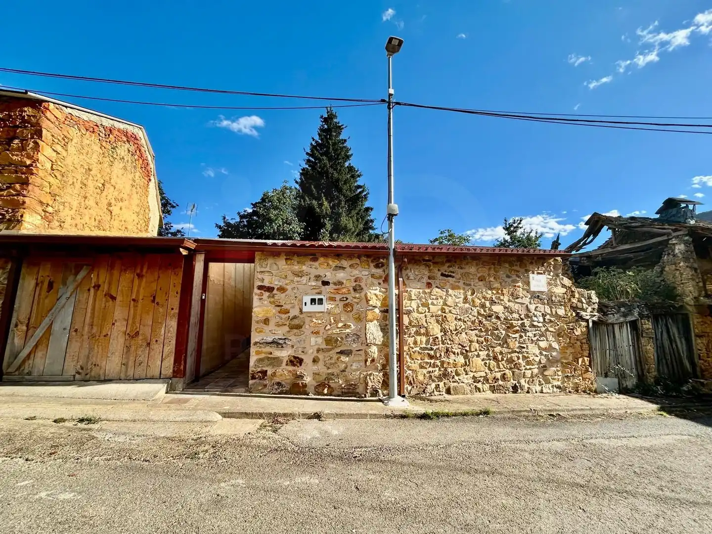 Vista exterior de Casa o xalet en venda en Castrocontrigo amb Terrassa