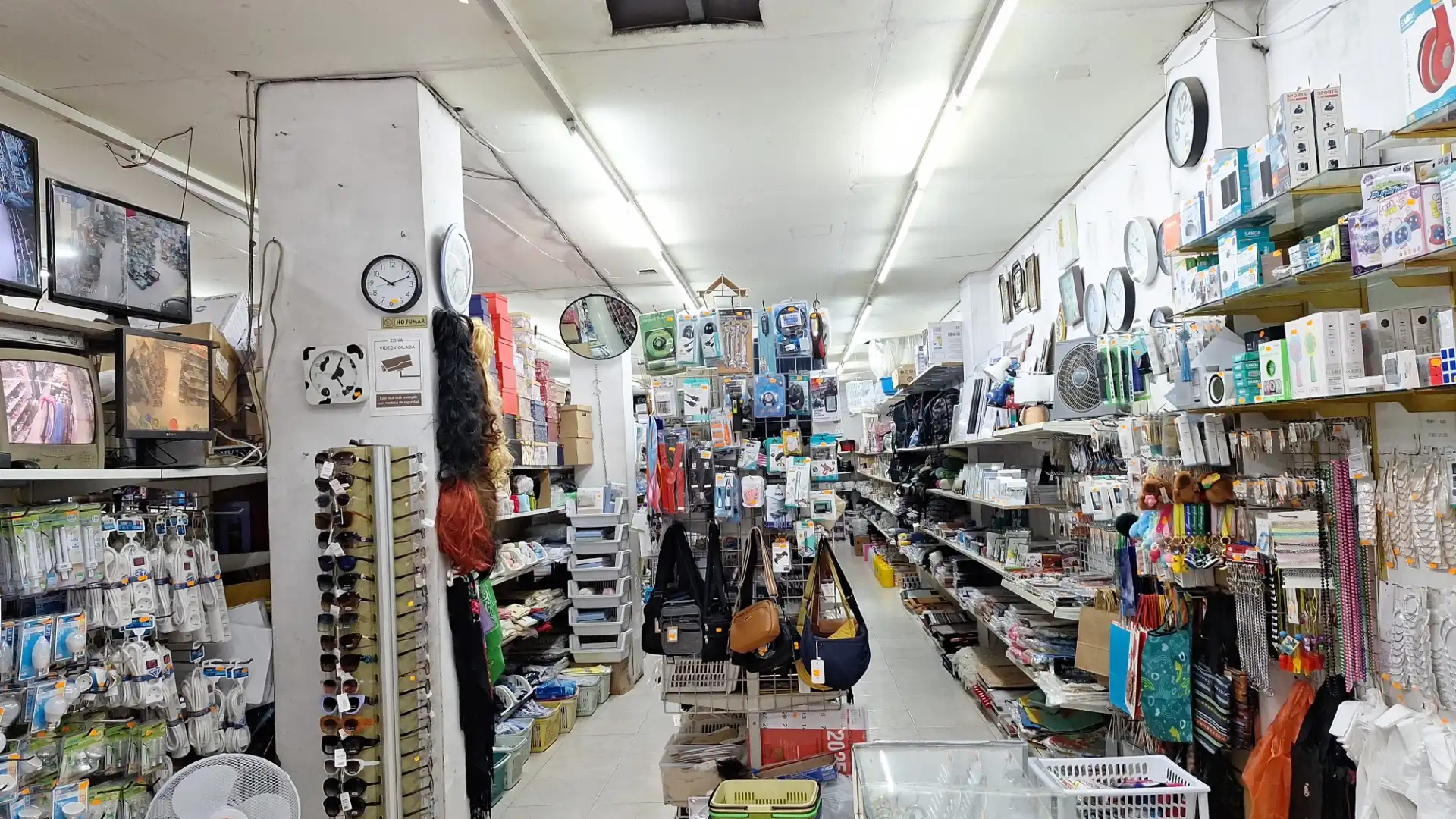 Business premises for transfer in Sants - Montjuïc, imagen 4