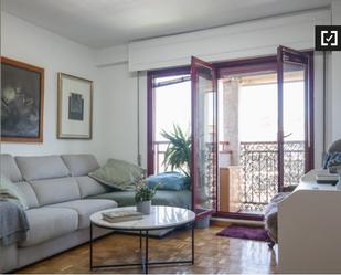 Living room of Flat to rent in  Madrid Capital  with Air Conditioner and Balcony