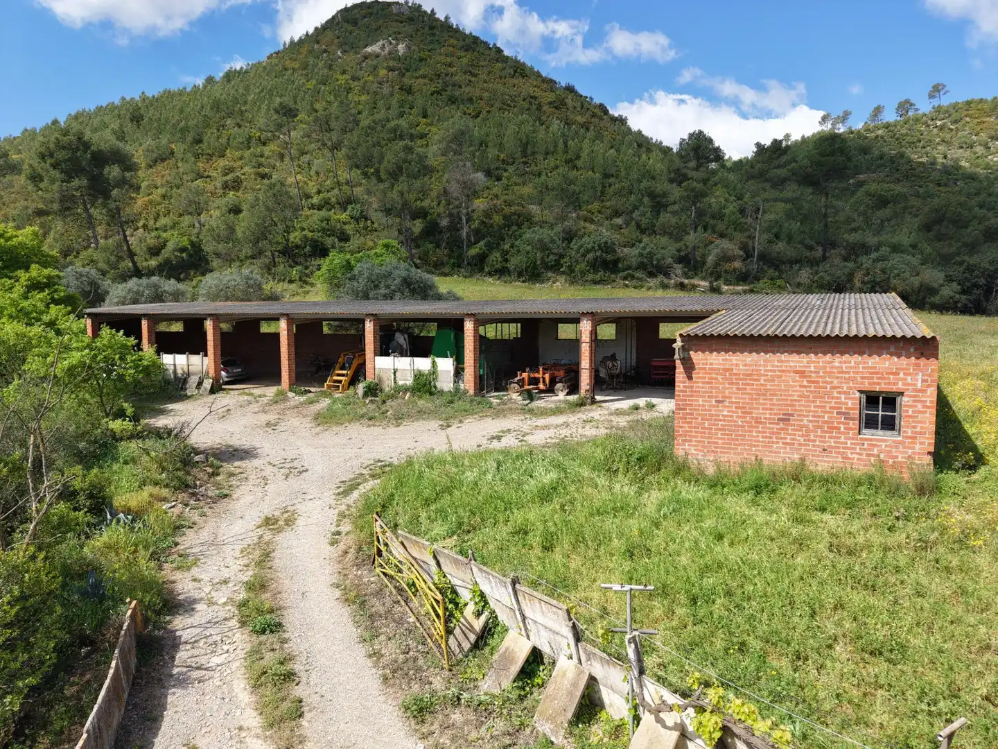 Außenansicht von Country house zum Verkauf in Boadella i les Escaules mit Heizung, Terrasse und Abstellraum