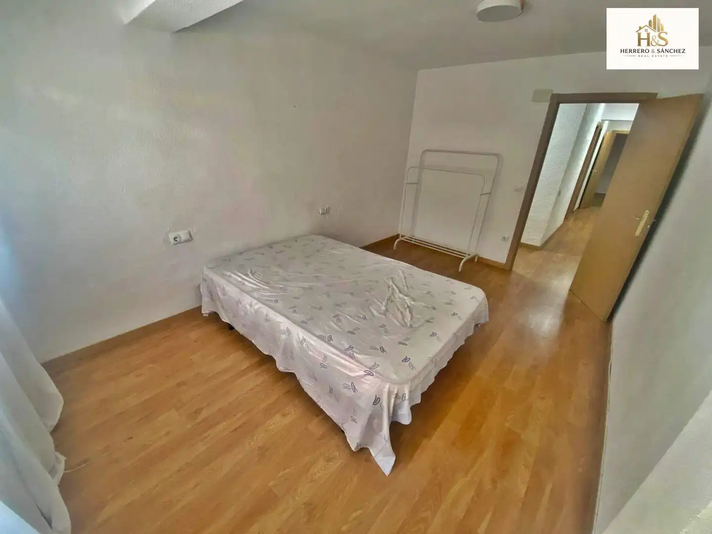 Bedroom of Flat for share in Pla - Carolinas