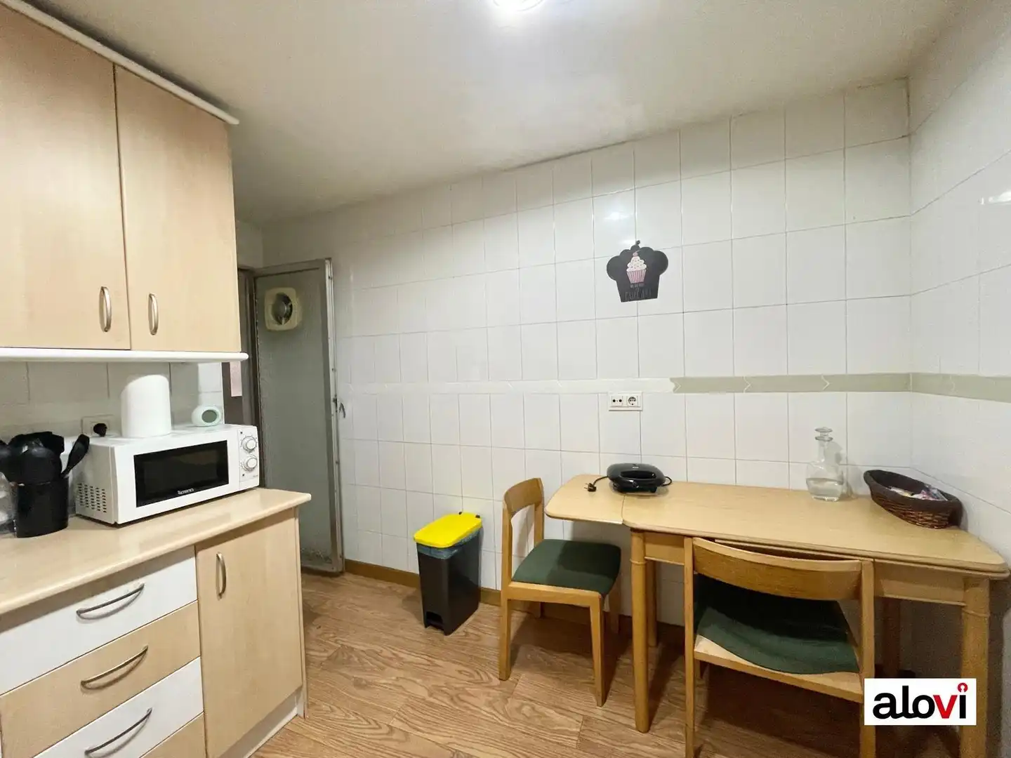 Cocina de Piso para compartir en Granada con Calefacción y Amueblado