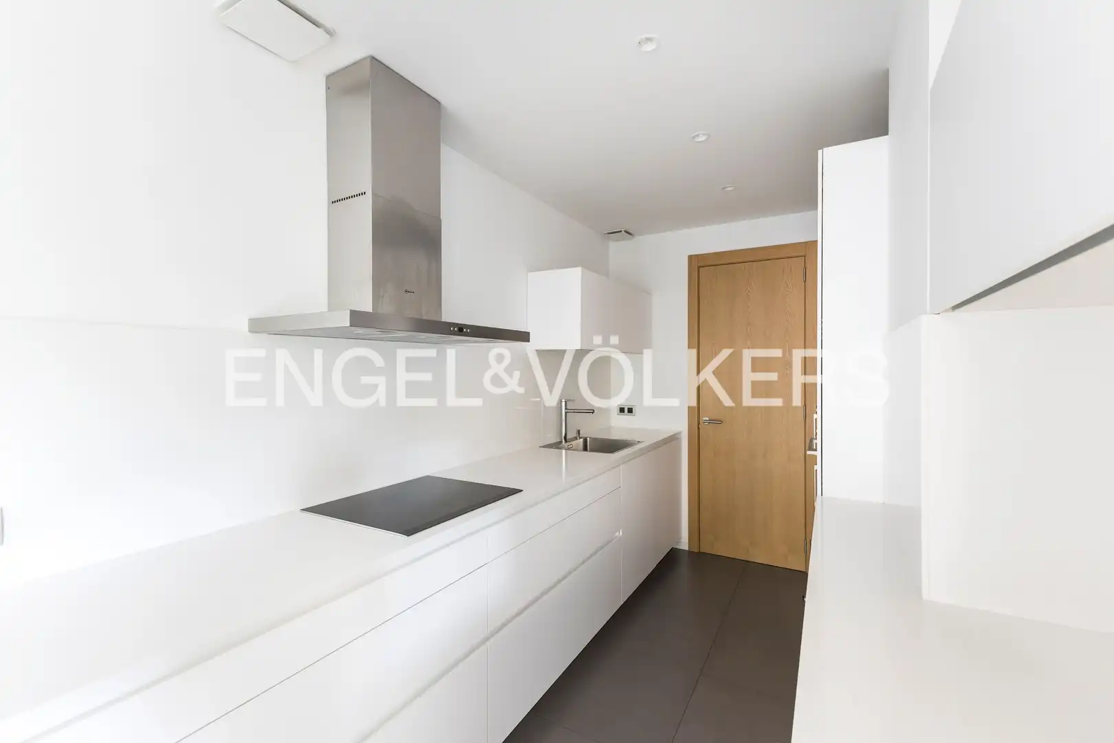 Kitchen of Flat for rent in Madrid  with Air Conditioner, Heating and Storage room