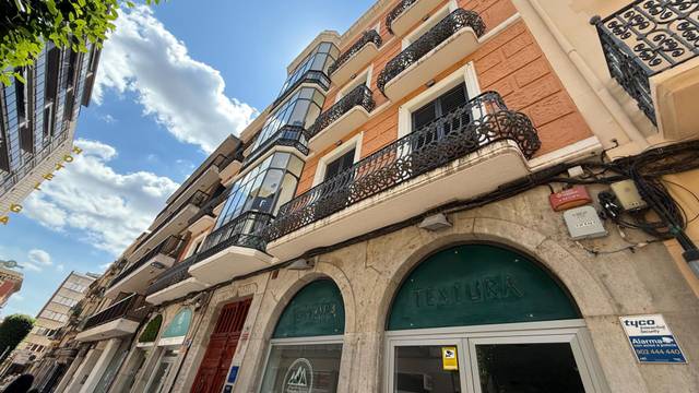 Local comercial en Alquiler en Carrer Raval de Martí Folguera en Centre