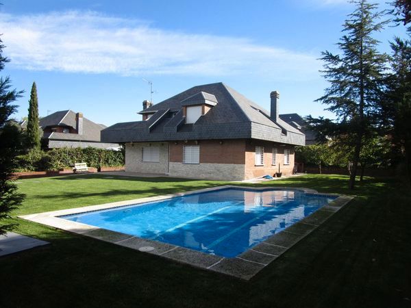 Swimming pool of House or chalet to rent in Las Rozas de Madrid  with Air Conditioner, Heating and Private garden