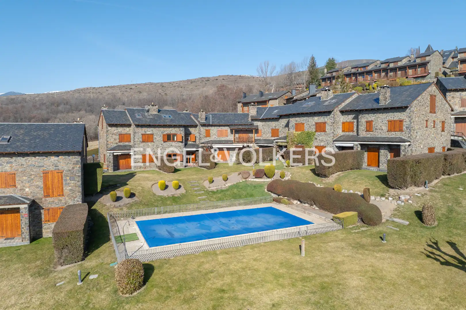 Vista exterior de Casa adosada en venta en Ger con Calefacción, Jardín privado y Parquet