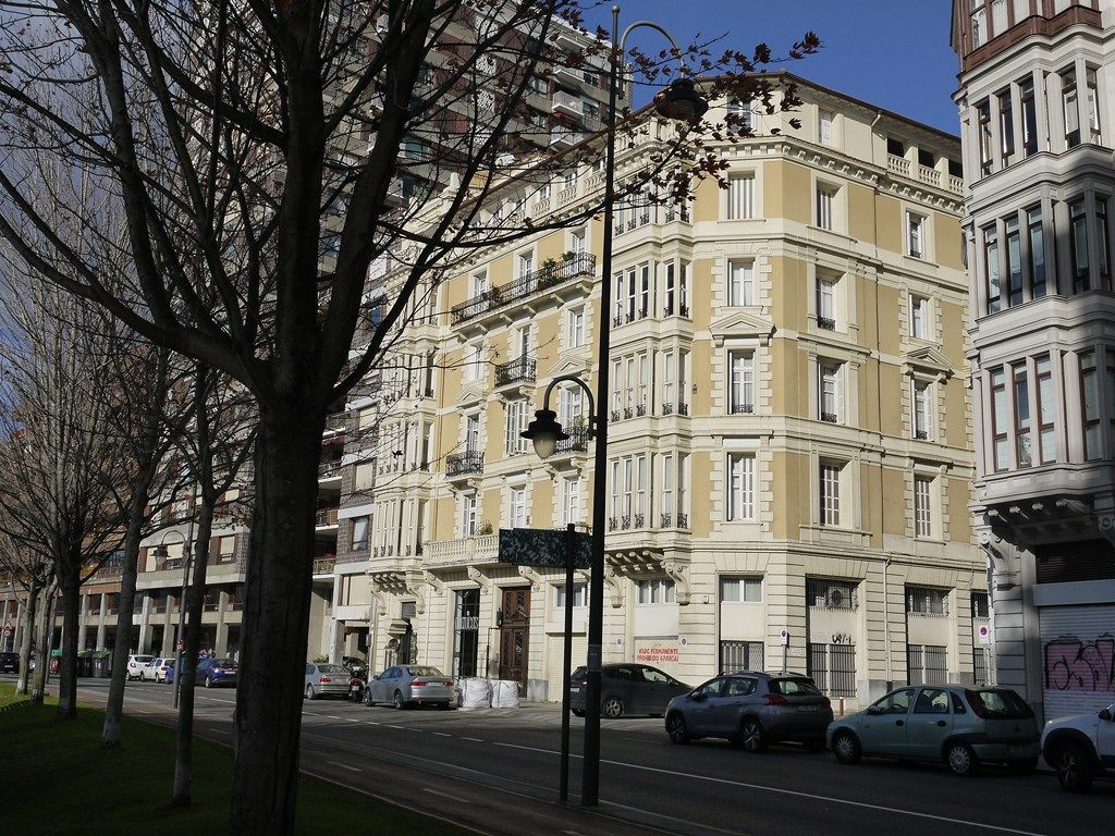 Vista exterior de Estudi en venda en Bilbao 