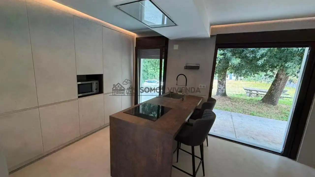 Cuina de Casa o xalet en venda en Ourense Capital  amb Calefacció, Jardí privat i Terrassa