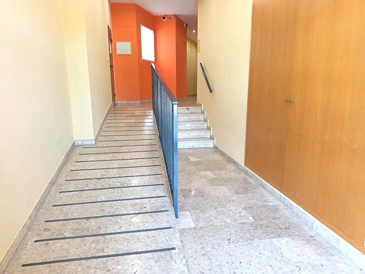 Ground floor for sale in Oliva  with Air Conditioner and Storage room