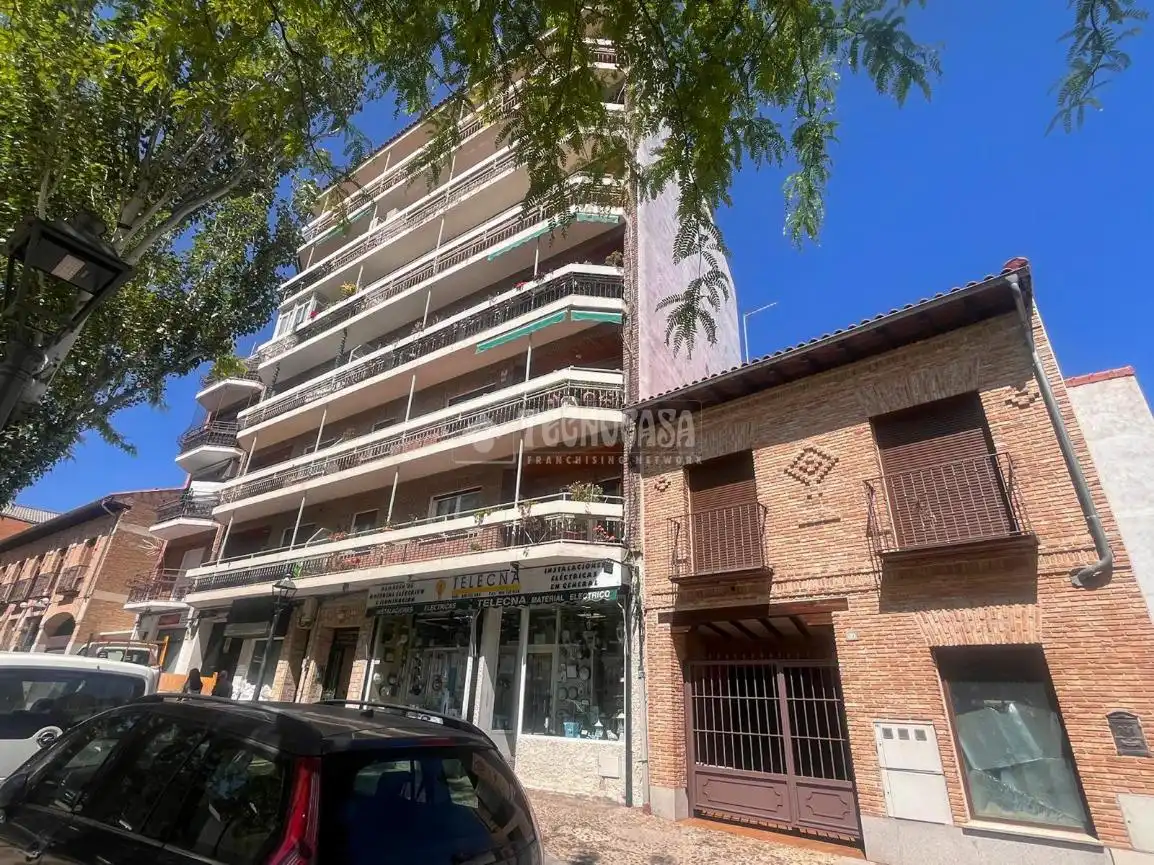 Vista exterior de Piso en venta en Navalcarnero con Calefacción, Parquet y Terraza