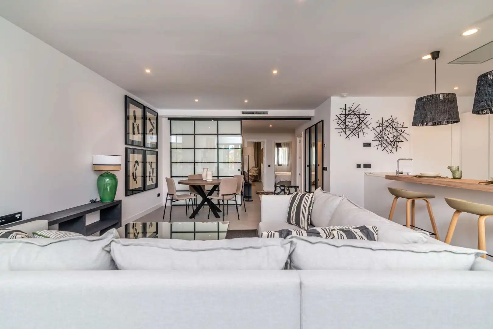 Sala d'estar de Planta baixa en venda en Estepona amb Aire condicionat, Terrassa i Traster