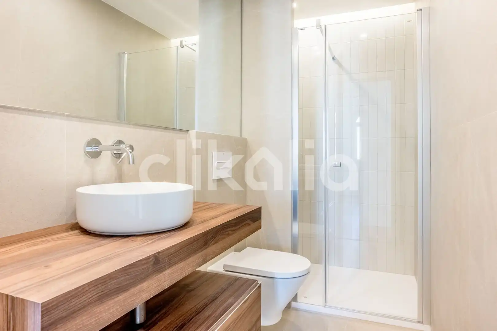 Baño de Piso en venta en Sevilla con Aire acondicionado y Jardín privado