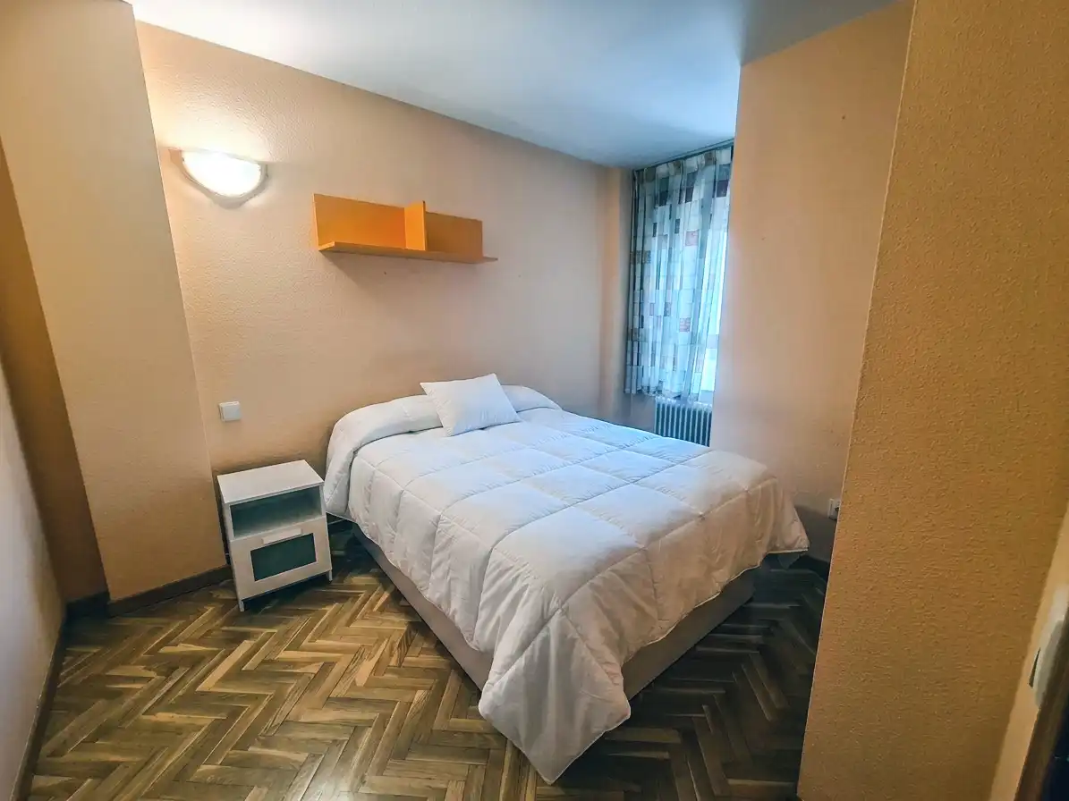 Bedroom of Flat for sale in Fuenlabrada  with Air Conditioner, Heating and Parquet flooring